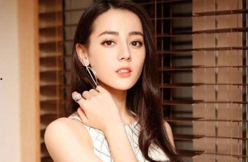 扒爷爆料新疆女星视频,真相与争议并存  第1张